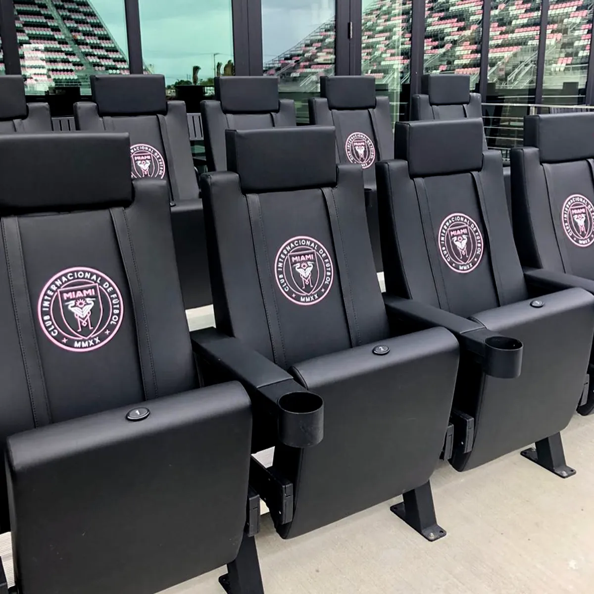 SuiteMax 3.5 VIP Seats with Stingray Signature Logo